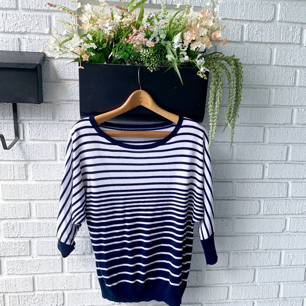 New York & Company Navy Blue & White Striped 3-Quarter Sleeve Shirt Size Small